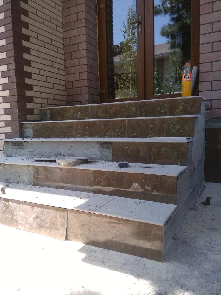 Диск с алмазным напылением охлаждается водой.
