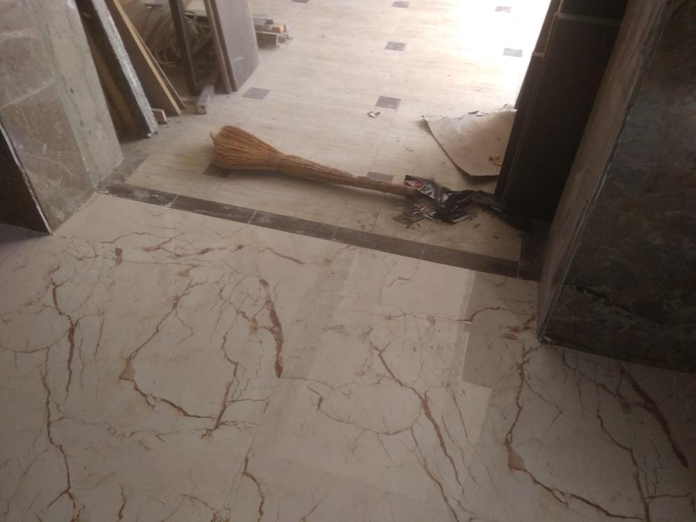 О работах по укладке кафельной плитки.
