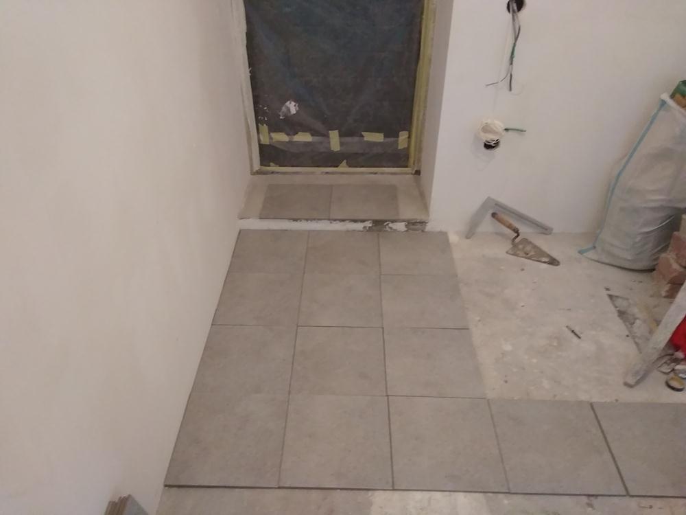 Будет находиться плитка после укладки.
