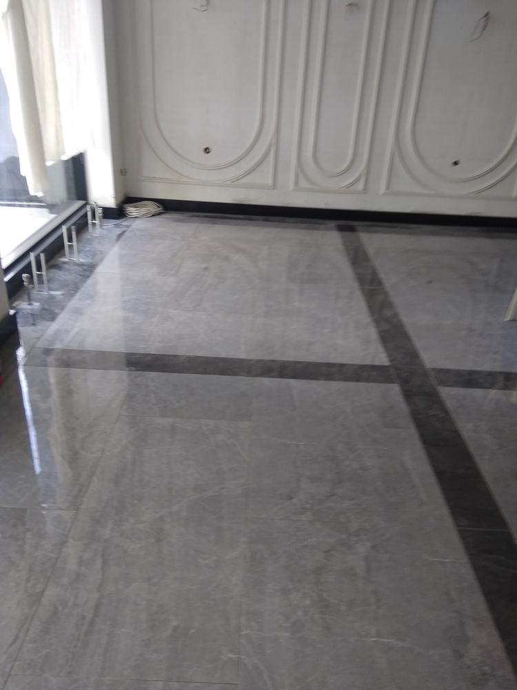 Плитку в ванной у моей подруги.
