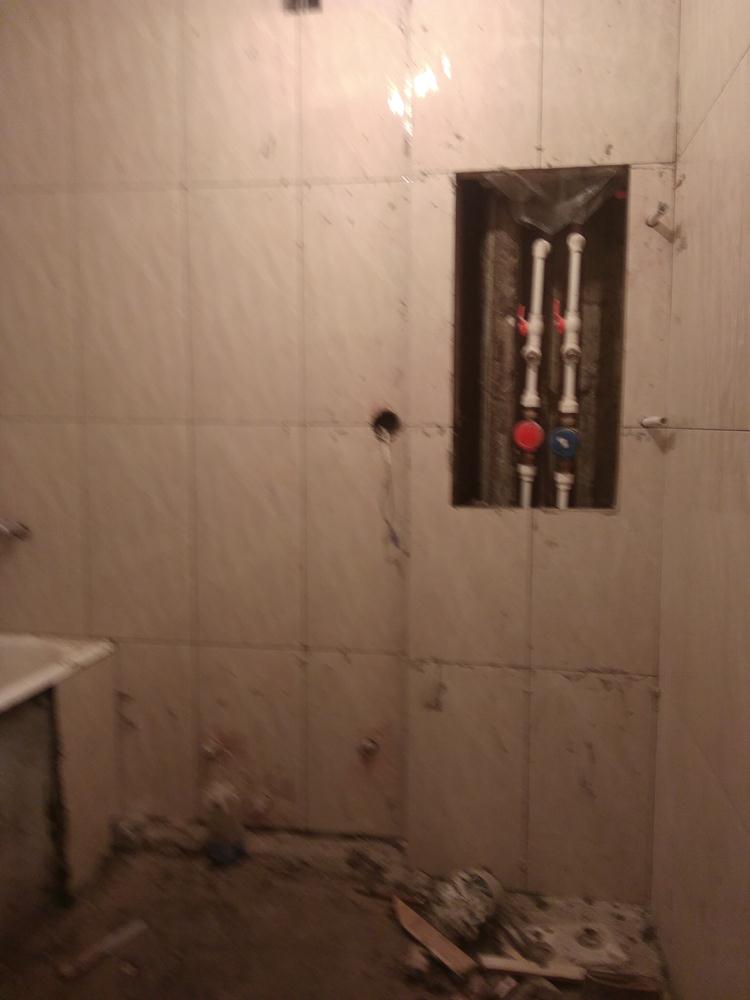 Люк сантехнического отдела.
